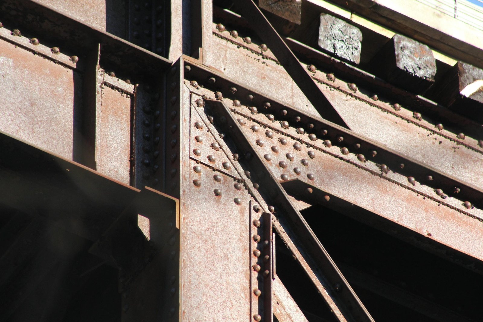 Upper angle connection